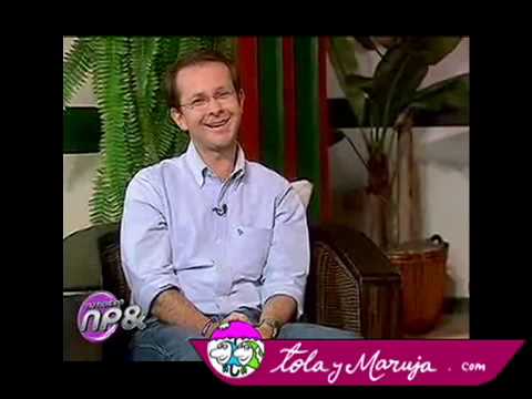 Tola y Maruja entrevistan a Uribito